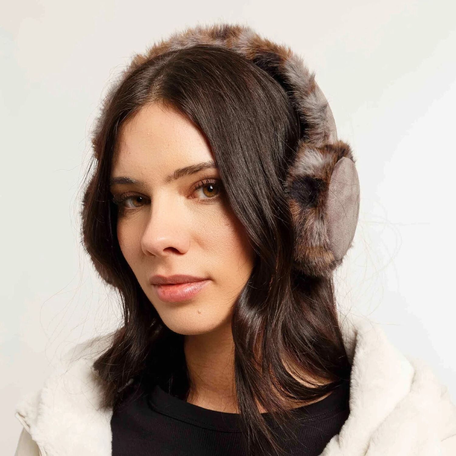 Cache-oreilles Jäger