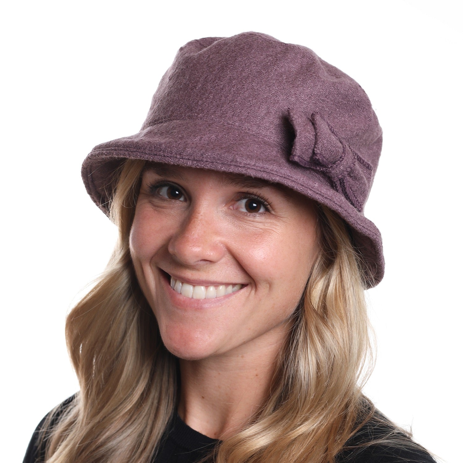 Chapeau bob en laine bouillie avec boucle