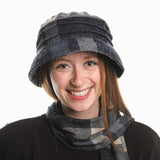 Chapeau cloche et ses carreaux