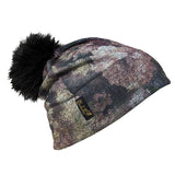 Light tuque and its floral pattern pompom