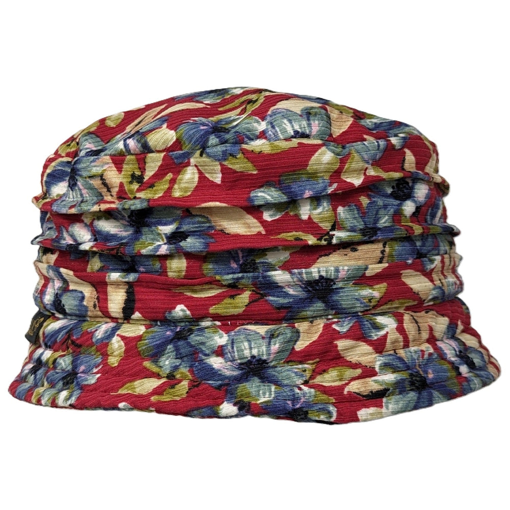 Chapeau cloche avec plis et motif floral