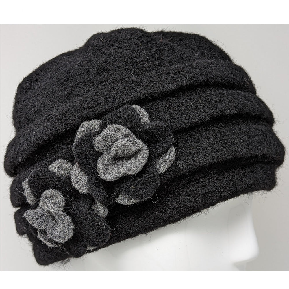 Chapeau bonnet en laine bouillie avec fleur