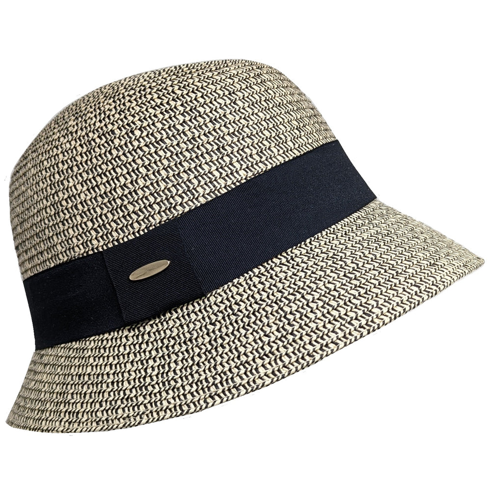 Chapeau cloche et son ruban