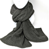 Scarf with cables